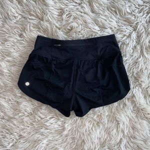 lululemon chase me short 2.5”